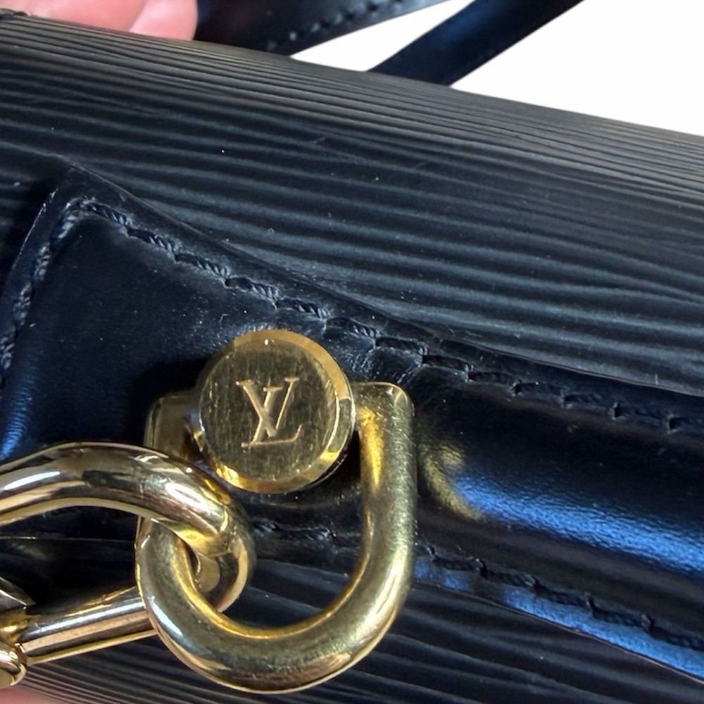 VINTAGE Louis Vuitton Monceau Black Epi Leather Handbag - Picture 10 of 13